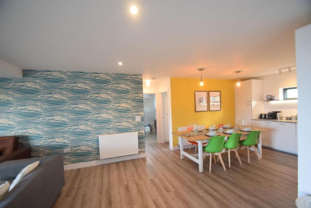 Flat 1 High Tide House, Mortehoe - Beautifully Designed Ground Floor Flat With Sea Views And Garden エクステリア 写真