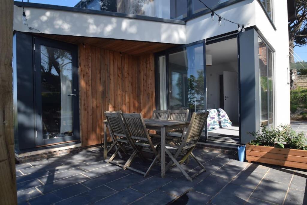 Flat 1 High Tide House, Mortehoe - Beautifully Designed Ground Floor Flat With Sea Views And Garden エクステリア 写真
